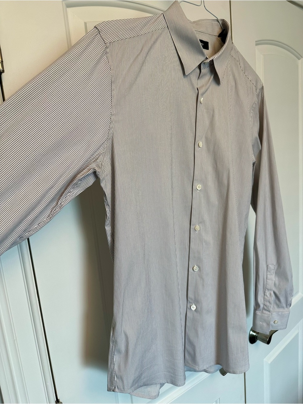 Theory Men's Sylvain Pinstripe Stretch Dress Shirt in White and Gray